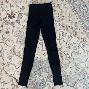 Lululemon Women’s leggings, back stripe detailing. Black, Size 4